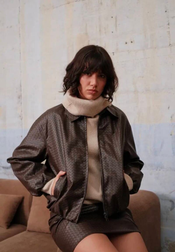Veste en cuir vegane tressée