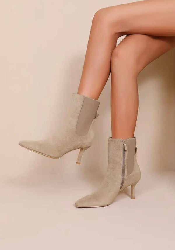 Bottines à talons fins avec élastiques latéraux