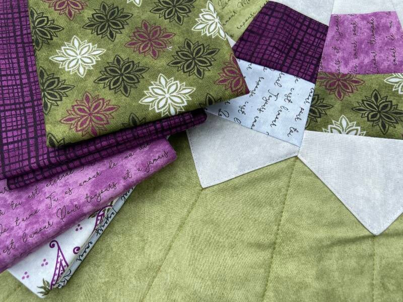 amour fat quarters op quilt gemaakt van amour stoffen groen paars wit