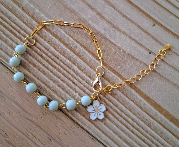 Armband met bloembedel