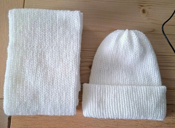 Witte set kindersjaal en muts