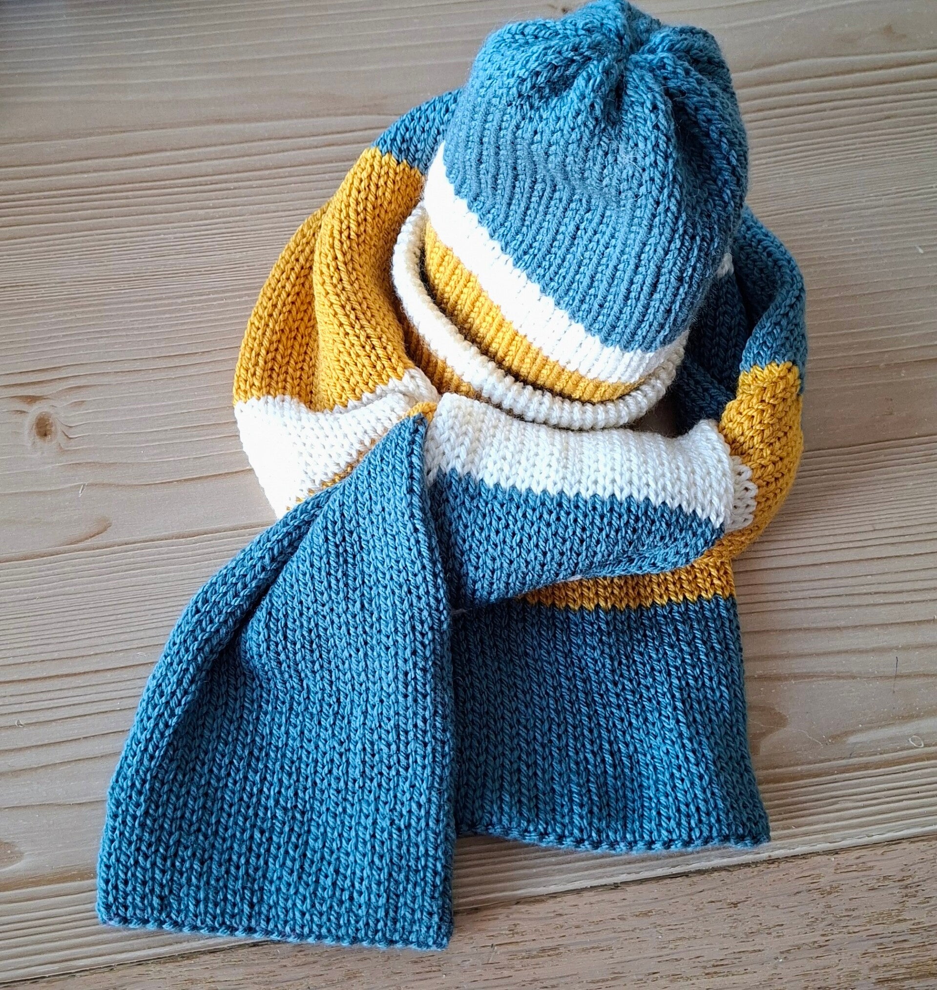 Kindermuts en sjaal