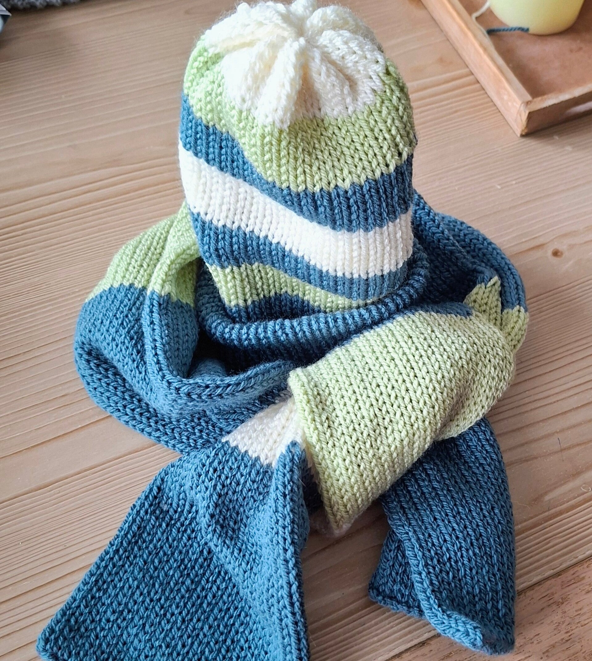 Kindermuts en sjaal