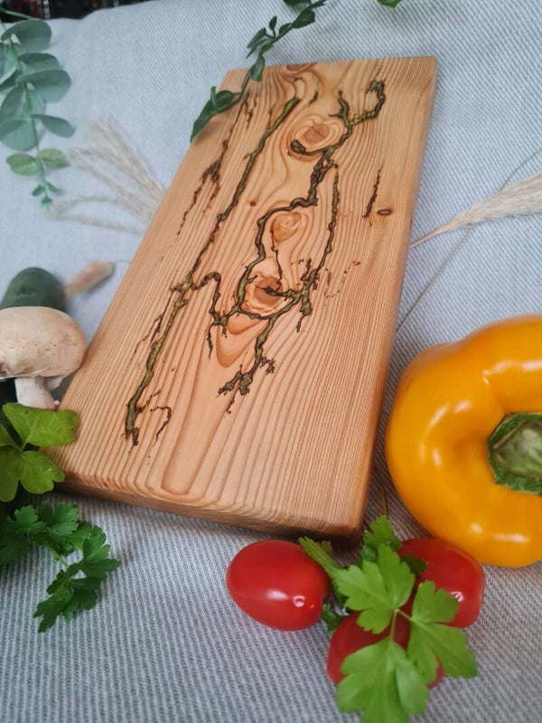 Brotzeit- Frühstücksbrett mit Lichtenbergeffekt und farbigen Epoxidharz