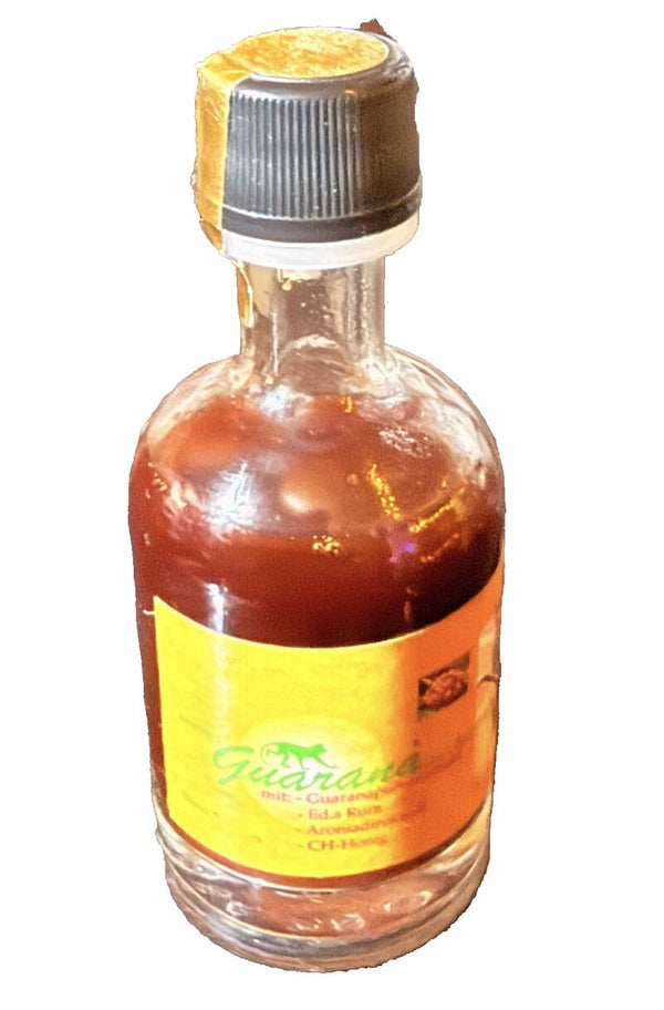 50ml Guaraná Liqueur "Lucia D'Oro" mit 27% Alkoholgehalt.