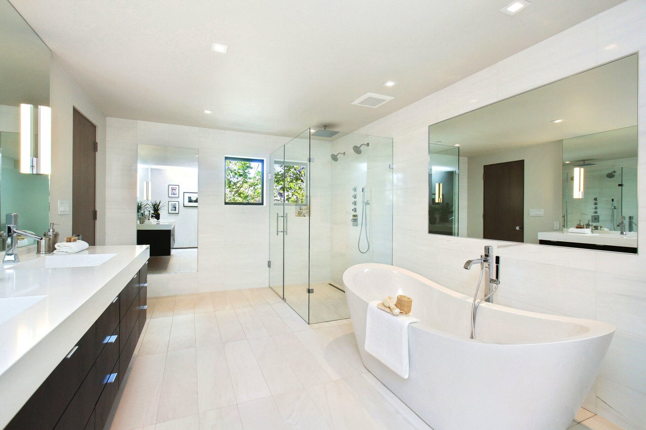 shower5.jpg?enable-io=true&fit=crop&width=1277&height=793.