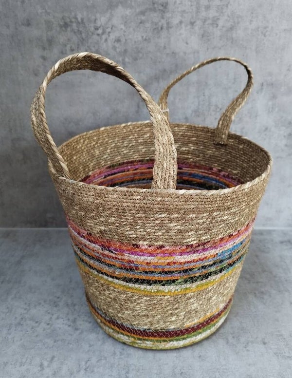 Fairtrade mand met handsvaten.