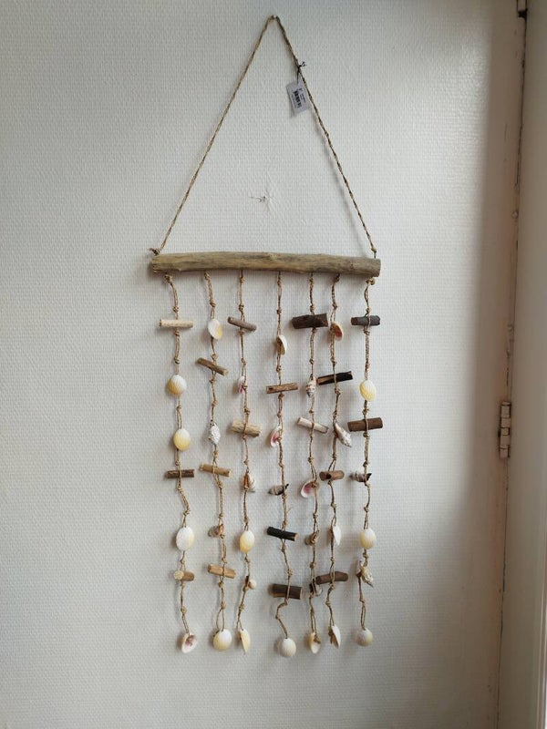 Fairtrade schelpen en sprokkelhout hanger.