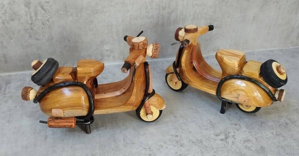 Houten Fairtrade Scooter.