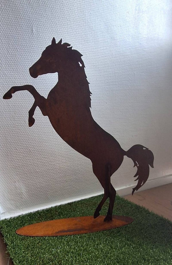 Roest Steigerend Paard