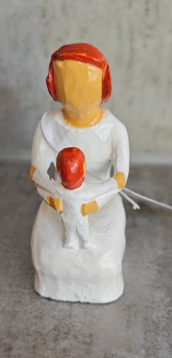 Fairtrade houten moeder met spellend kind.
