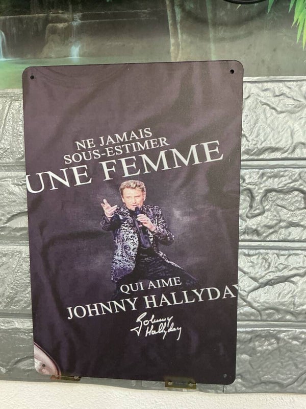 Ne jamais sous-estimer une  femme qui aime Johnny Hallyday