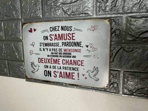 Chez nous on s amuse s’embrasse pardonne on s’aime!