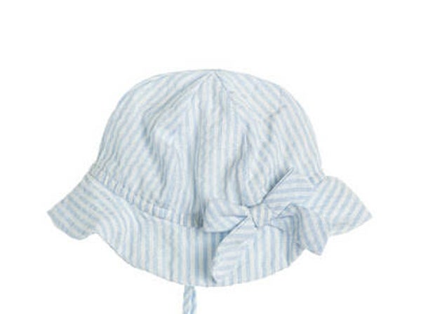 Coccodé zomerhoedje met blauwe streepjes en strik
