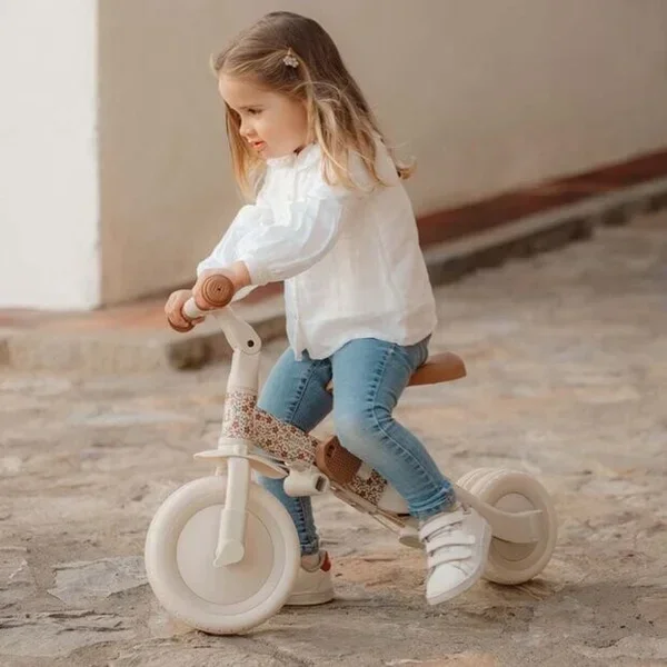 87. Little dutch Driewieler met duwstang Sunny Flower