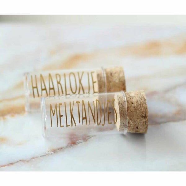 Melktandjes en haarlokje buisjes