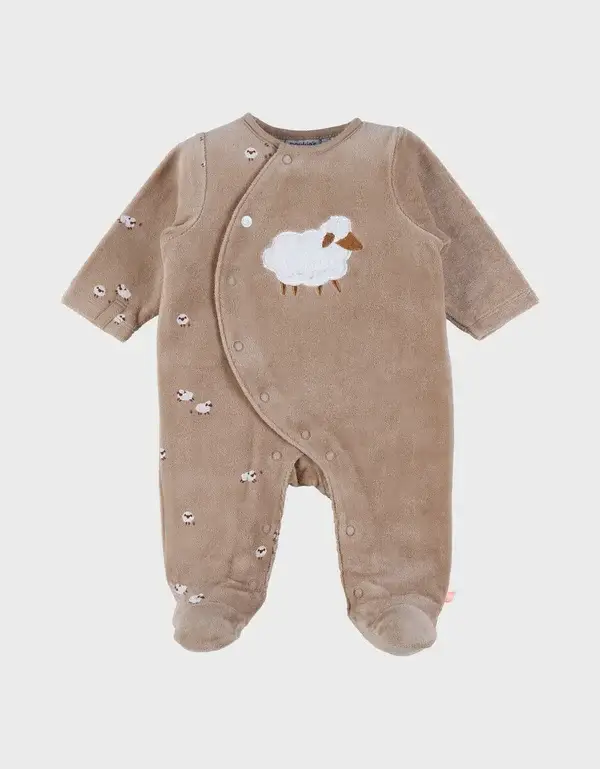 137. Noukie's Bruine babypyjama met schapenborduursel in fluweel maat 46