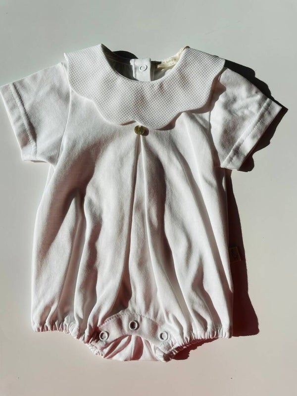 Baby Gi playsuit wit met kraagje