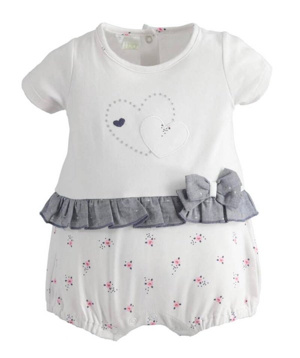 een deel kort met strikje op de buik