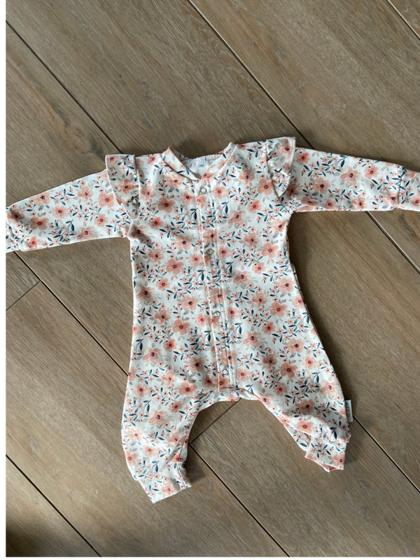 HANDMADE boxpakje kweepeer met ruffle op schouder