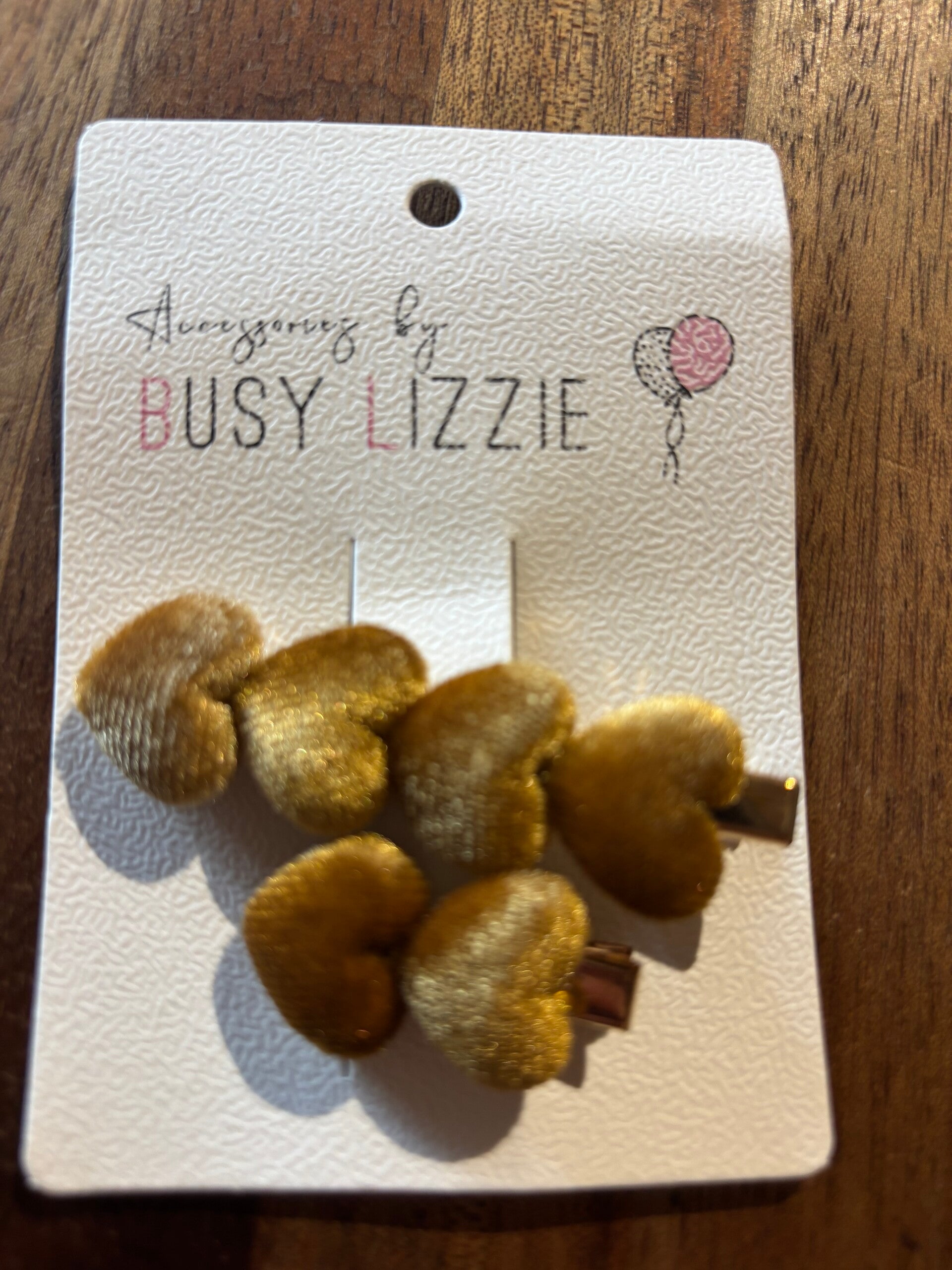 Busy Lizzie - Clip velvet hearts - ocra