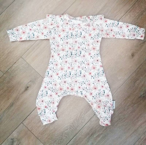 HANDMADE boxpakje kweepeer met ruffle op schouder