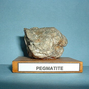 pegmatite-standard.jpg