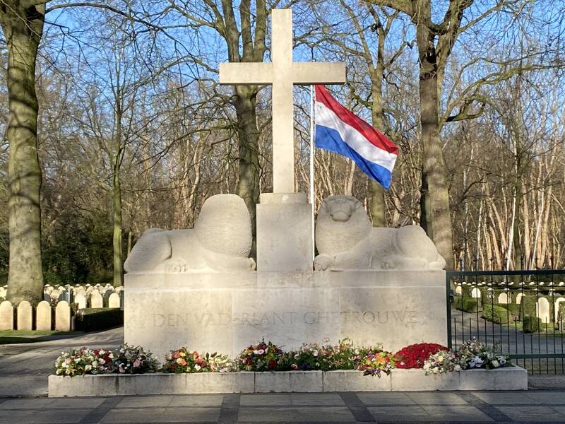 Leeuwenmonument, Nederlands militair ereveld Grebbeberg