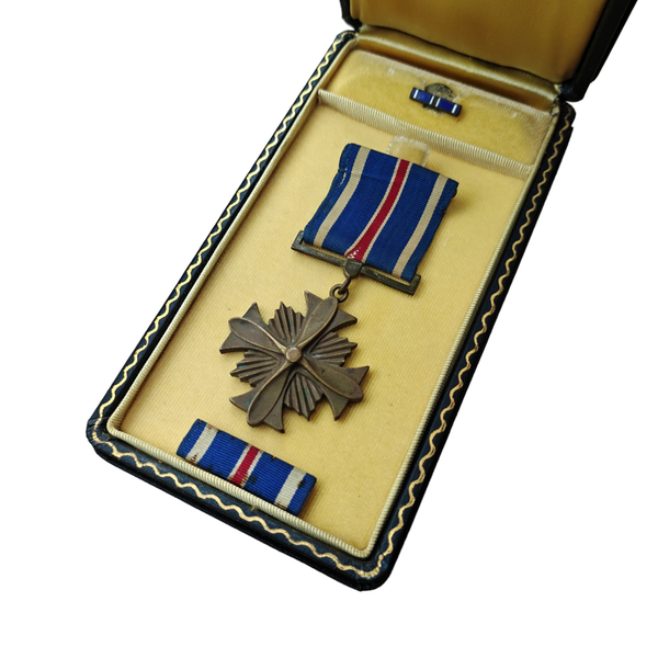 WWII US Distinguished Flying Cross Medal With Box