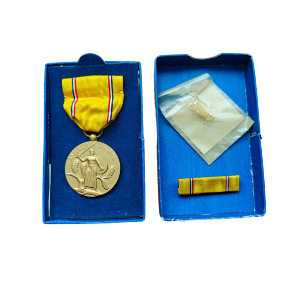 WWII US American Defense Medal In Box