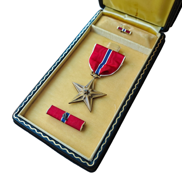 WWII US Bronze Star Medal With Box