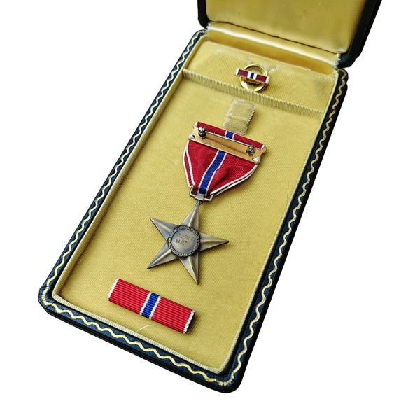 WWII US Bronze Star Medal With Box Named