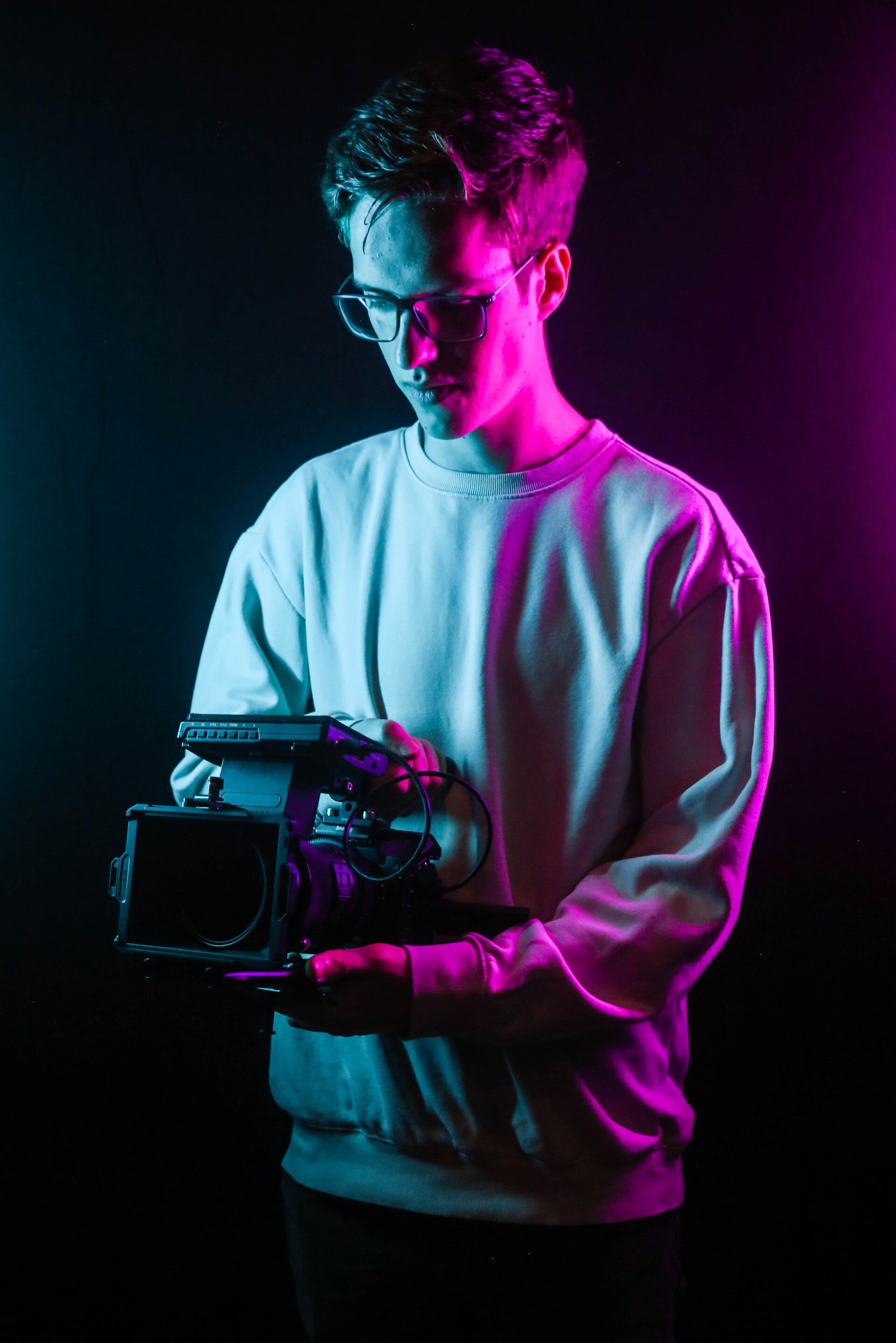 Wij connecten de juiste grafische freelancer voor jouw project! Groot aanbod uit filmmakers, editors, fotografen, designers en voice-overs. Klik, Zoek & Verbind!