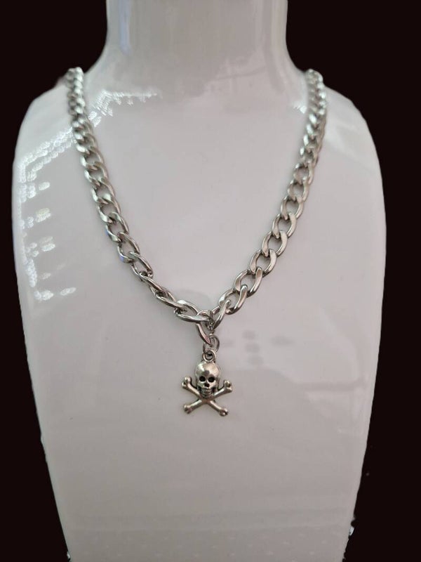 COLLIER PENDENTIF TETE DE MORT EN ARGENT