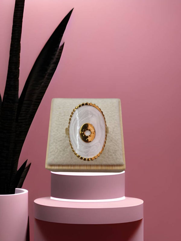 BAGUE OVALE SYMBOL NACRE BLANC OR