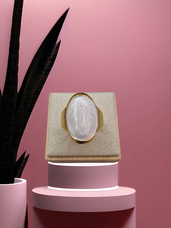 BAGUE OVALE NACRE BLANC OR