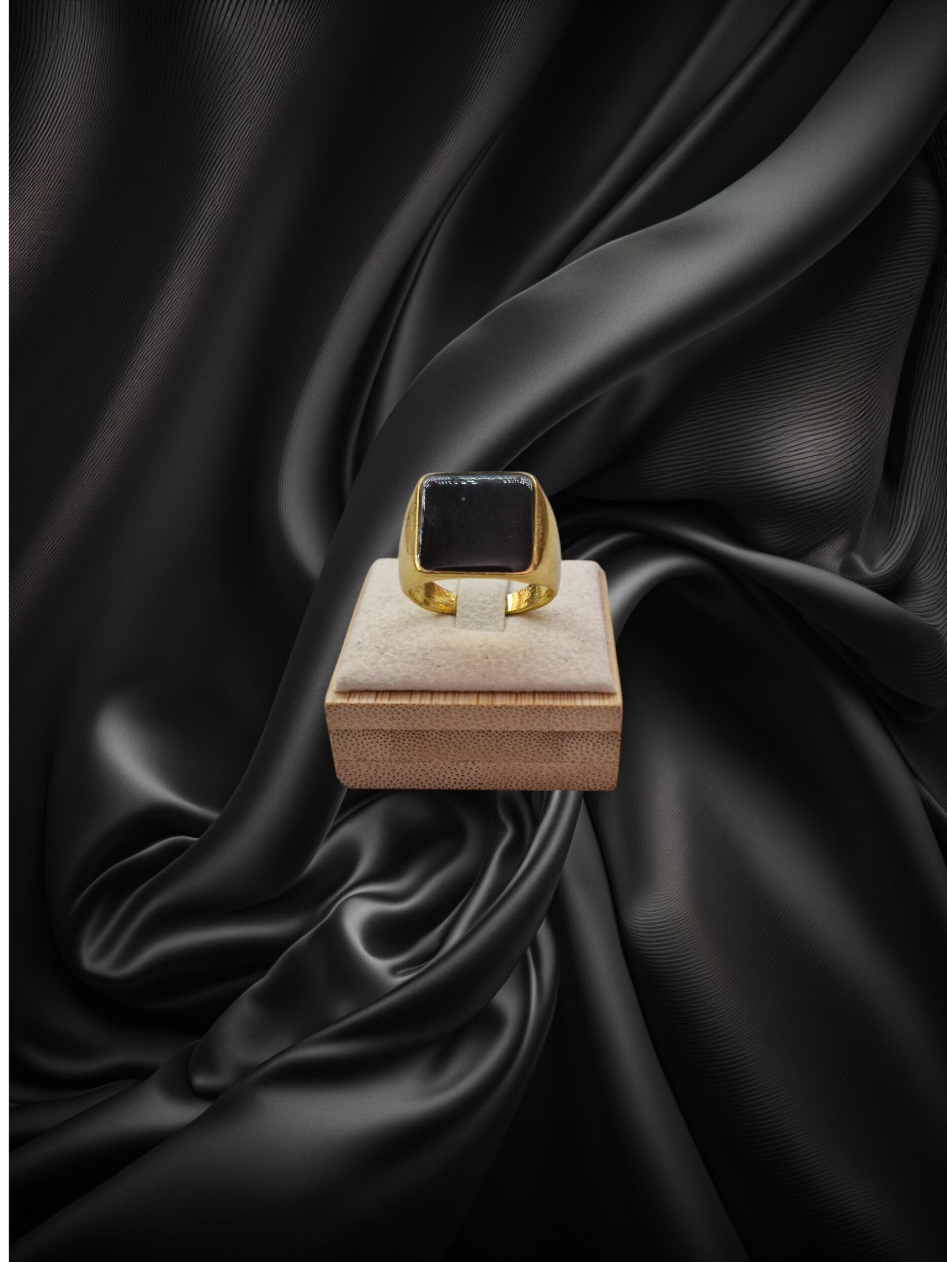 CHEVALIERE CARRE NOIR OR
