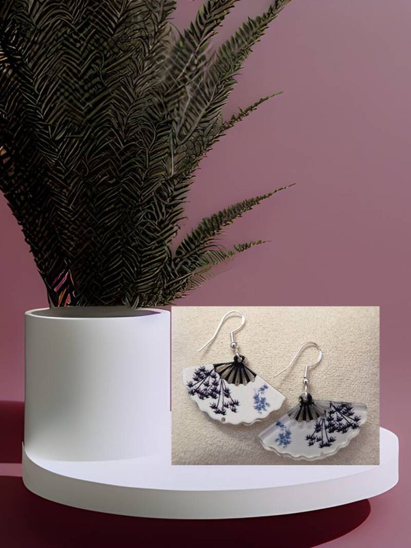 B.OREILLE EVENTAILLE RESINE NACRE BLANC BLEU ARGENT
