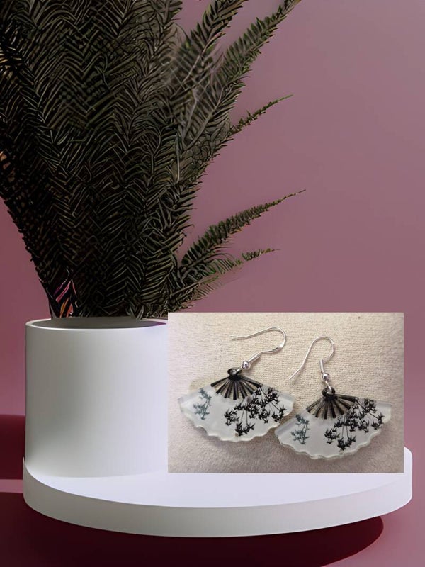 B.OREILLE EVENTAILLE RESINE NACRE BLANC VERT ARGENT