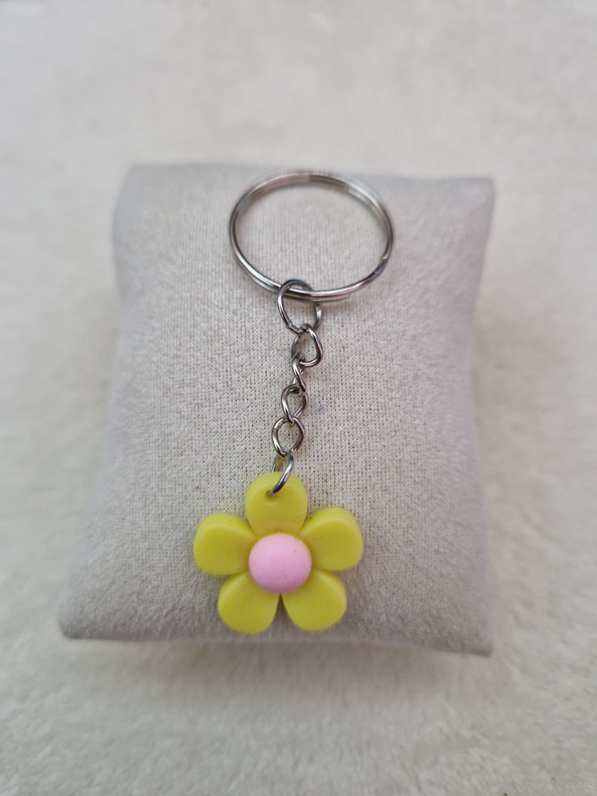 PORTE-CLE FLEUR JAUNE