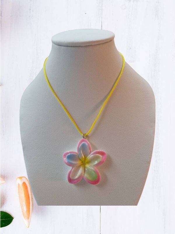 COLLIER FLEUR EN RESIN