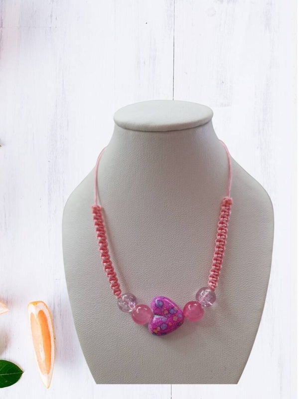 COLLIER PERLE DE VERRE COEUR RESINE