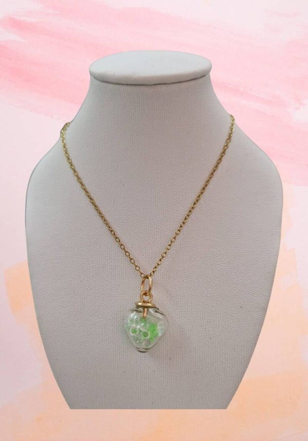 COLLIER COEUR ACRYLIQUE VERT OR
