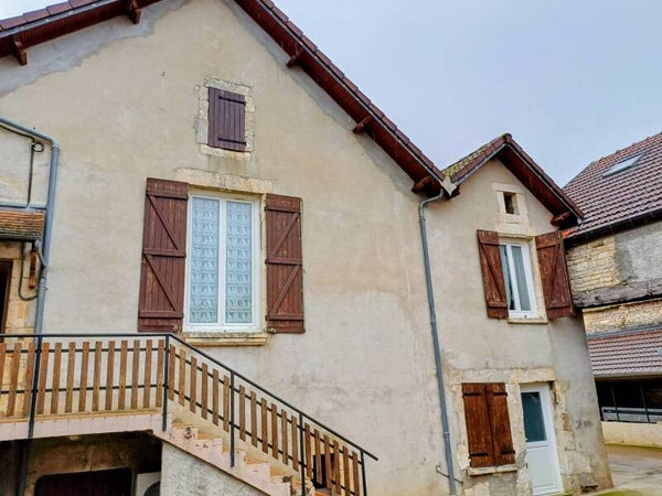 Ancienne ferme réaménagée en habitation à proxilité du château de TANLAY : 155 M2 habitables