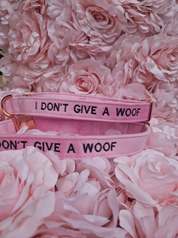 I DON'T GIVE A WOOF velvet halsband 🩷
