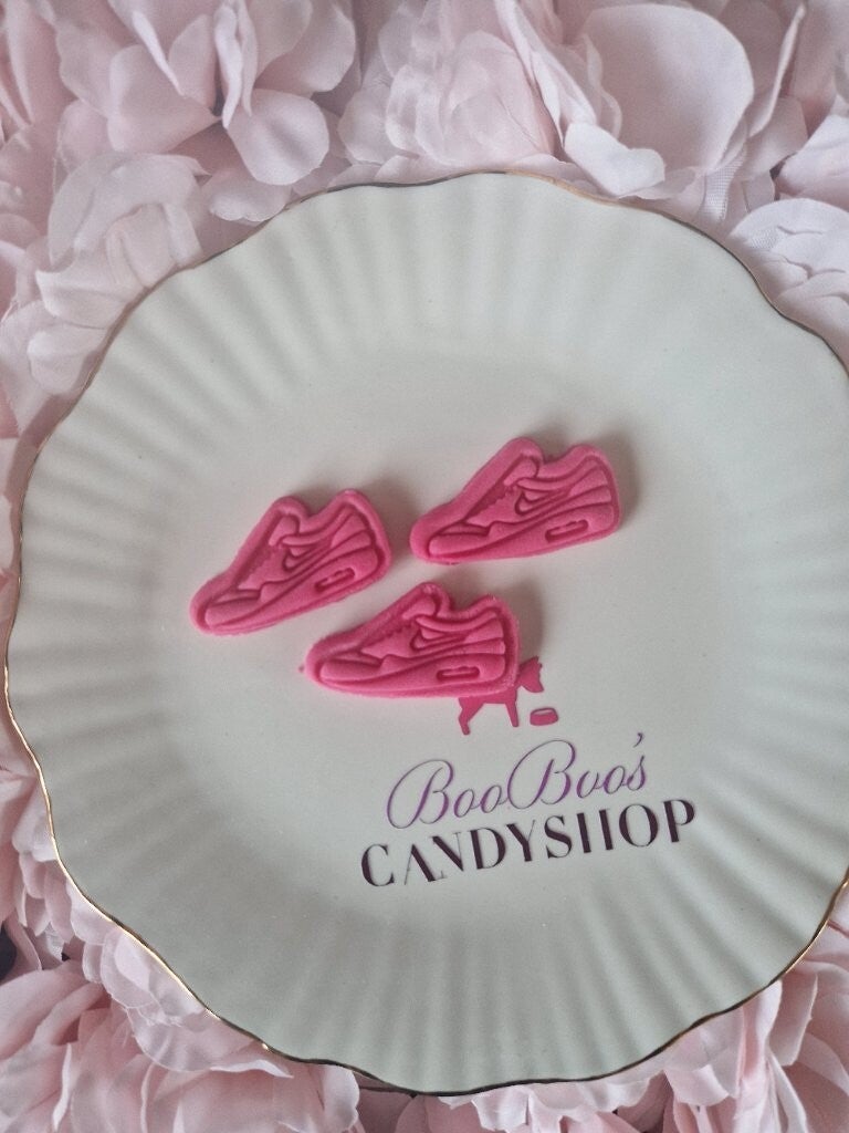 Je moet niet zitten aan m'n nikies