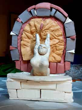 Opera in argilla "il diavolo nel pozzo"