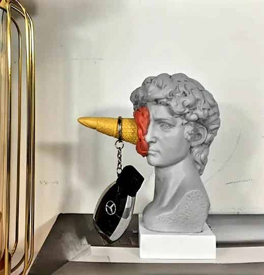 Statua David con gelato