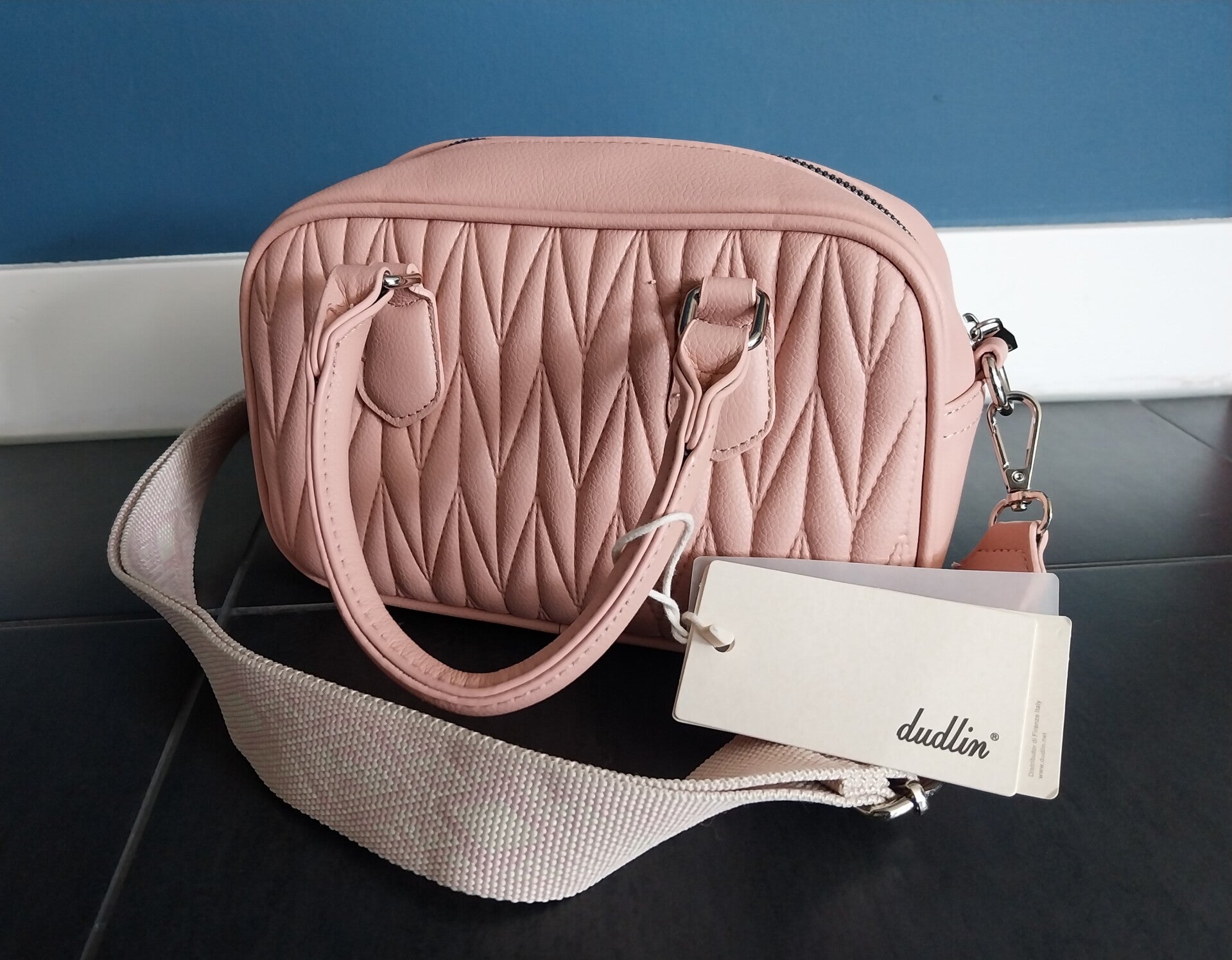 Lichtroze tas met band