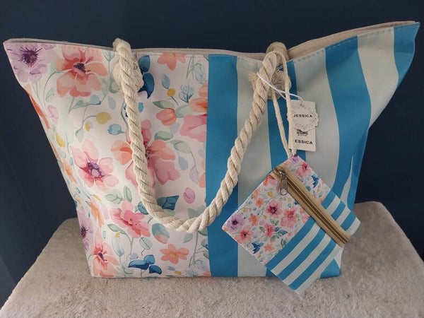 Strandtas met streepjes en bloemen